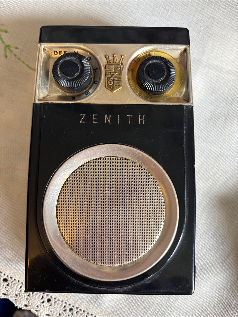 VINTAGE Zenith Royal 500 transistor radio from the 1950s, famously nicknamed the